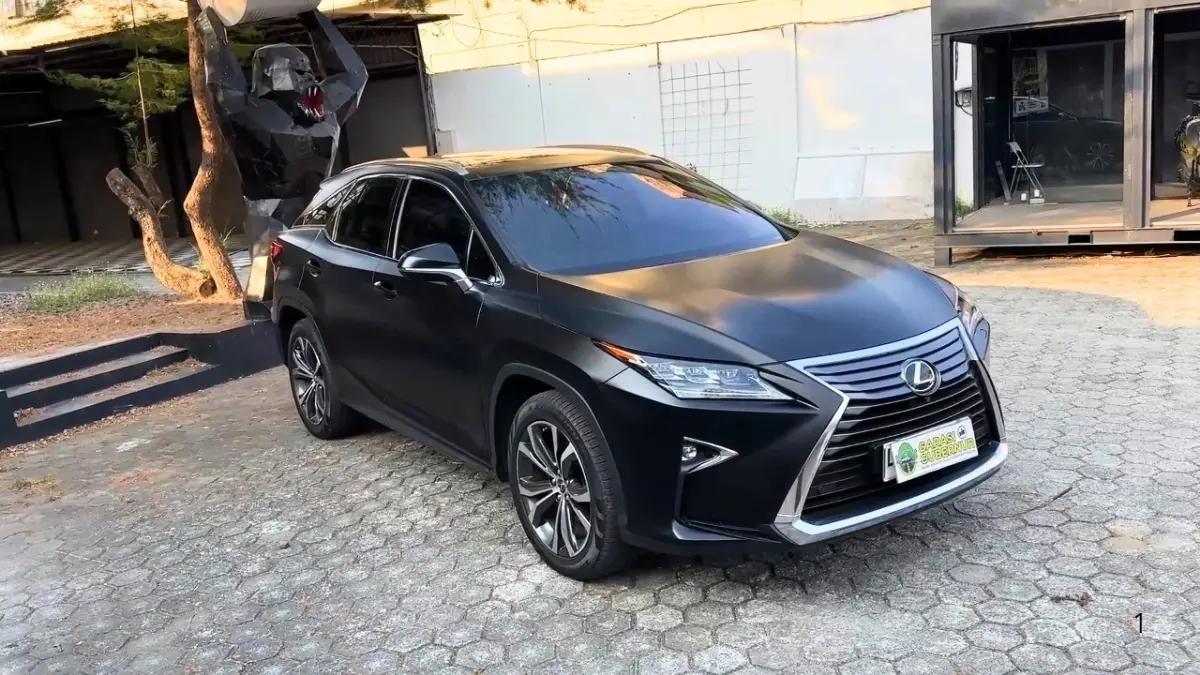 Mobil Lexus (Tangkapan Layar YouTube Ridwan Hanif)
