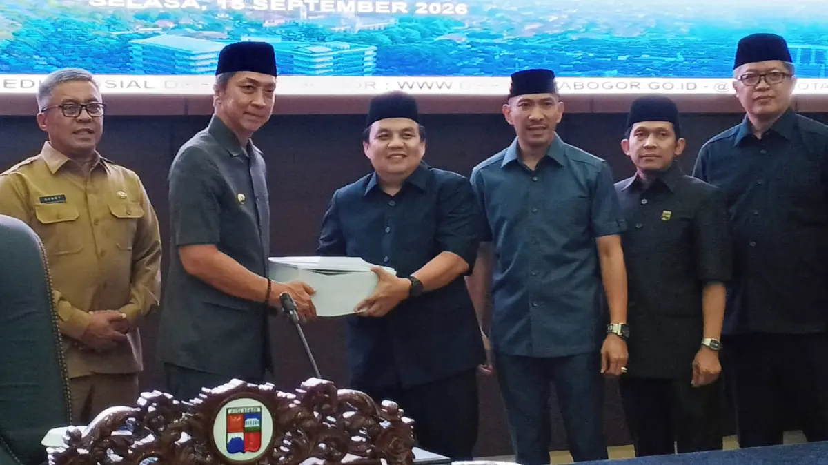 Penyerahan dokumen RAPBD Perubahan 2026 dalam Rapat Paripurna DPRD Kota Bogor, Selasa, 15 September 2026. (Fikri/Radar Bogor)