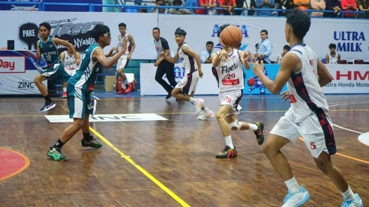 Pertandingan antara SMAN 5 Kota Bogor vs SMA 7 PSKD Depok di Honda DBL with Kopi Good Day 2026 West Java-West, Selasa, 15 September 2026. (Sofiansyah/Radar Bogor)