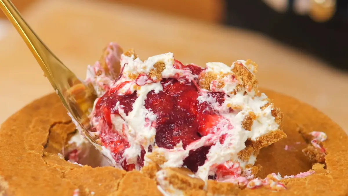 Upside Down Cheesecake (YouTube Luvita Ho)