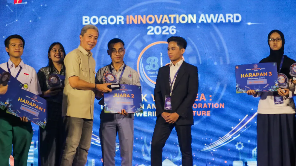 Kr4batKompos saat mendapatkan hadiah juara 2 Bogor Innovation Award 2026. Foto: Raissa Magang Radar Bogor