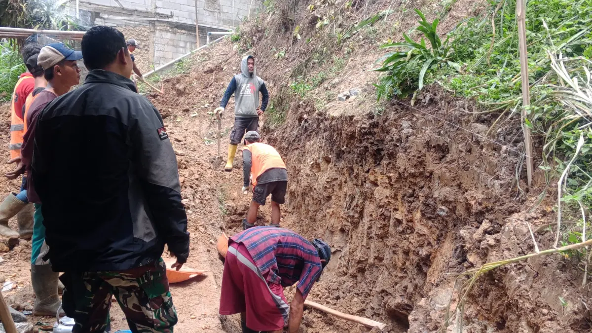 Salah satu tebing yang pernah terjadi longsor di Desa Puraseda, Leuwiliang, Kabupaten Bogor. Foto: Pemdes Puraseda