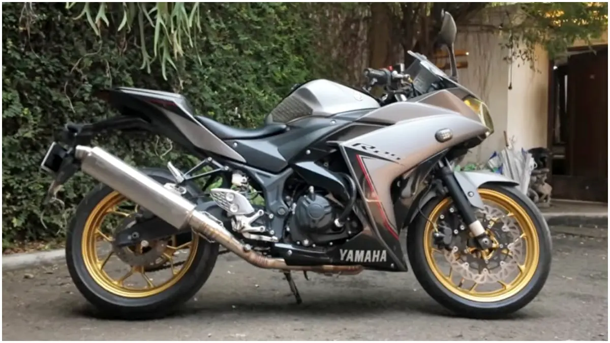 Tampilan Yamaha R25 generasi pertama. (Foto: Kanal Youtube Den Dimas)