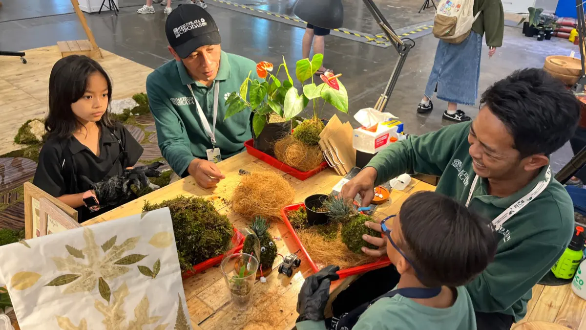 Booth Kebun Raya di FLOII Expo 2026 menghadirkan Mini Ecoregion untuk memperkenalkan karakter dan kekayaan tumbuhan dari empat Kebun Raya kepada pengunjung. (Dok. Kebun Raya)