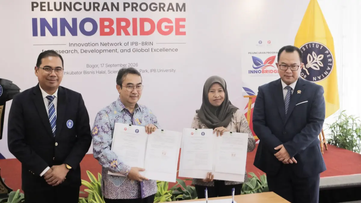 Kepala BRIN Prof Arif Satria bersama Rektor IPB University Dr Alim Setiawan Slamet saat peluncuran INNOBRIDGE di Science Techno Park (STP) IPB Taman Kencana, Kota Bogor, Kamis, 17 September 2026. (Raissa/Radar Bogor)