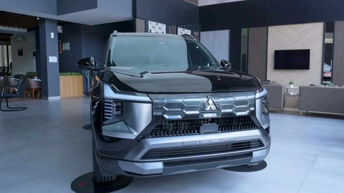 Mitsubishi Destinator (YouTube Info Motif)