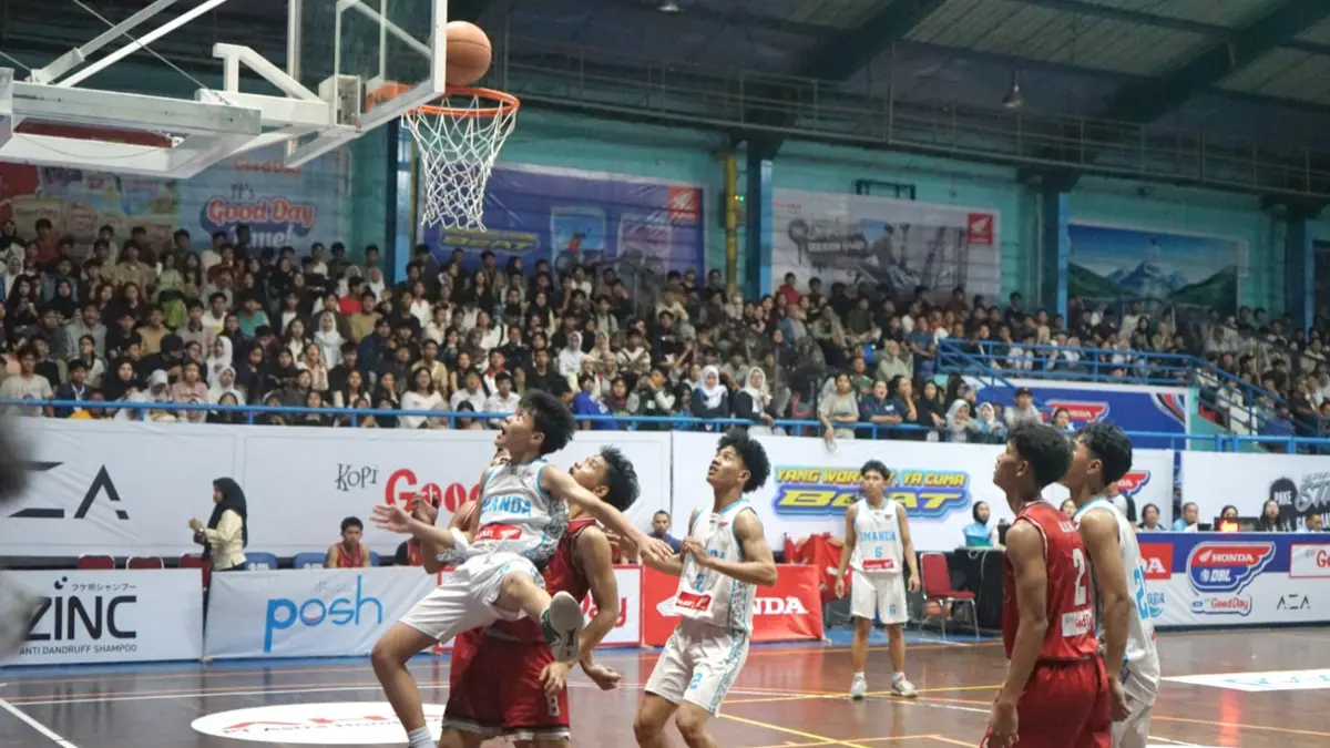 Pertandingan antara SMAN 2 Kota Bogor vs SMAN 3 Cibinong di Honda DBL with Kopi Good Day 2026 West Java-West. (Sofiansyah/Radar Bogor)