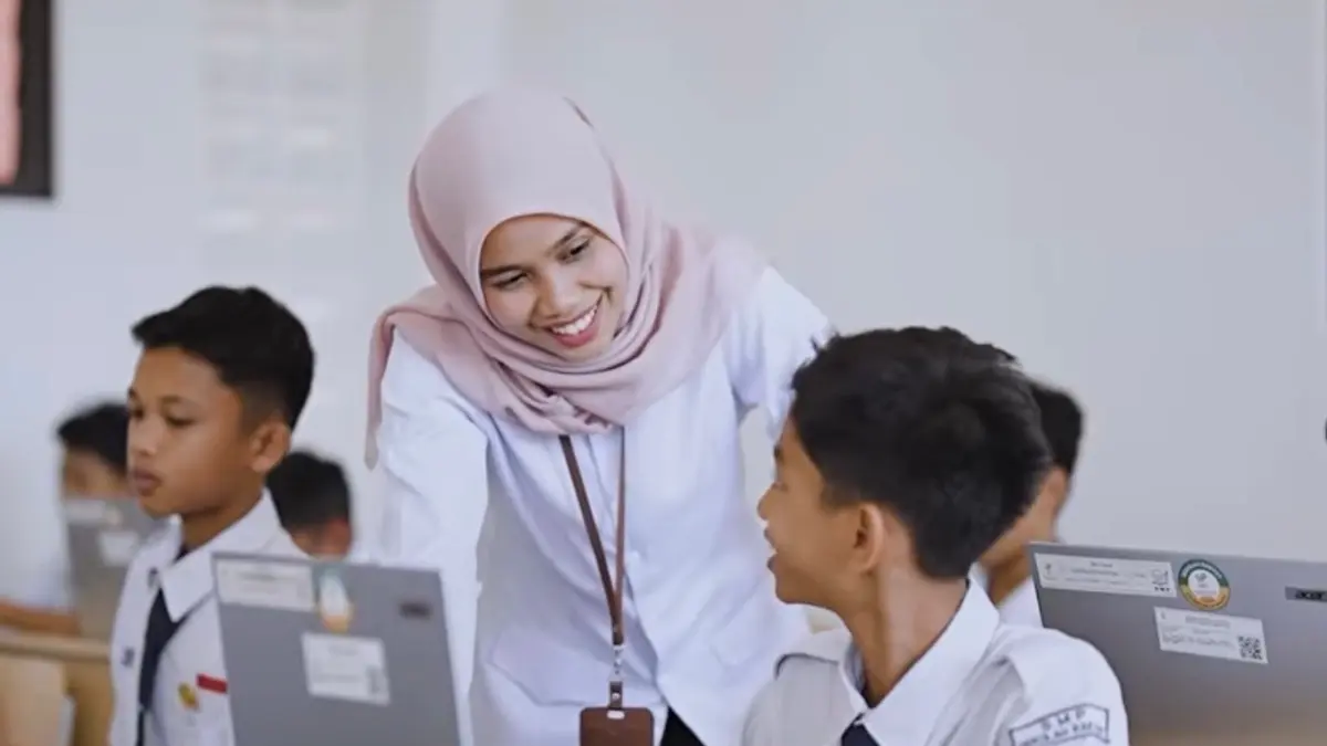 Ilustrasi guru mengajar (Youtube Kemensos RI)