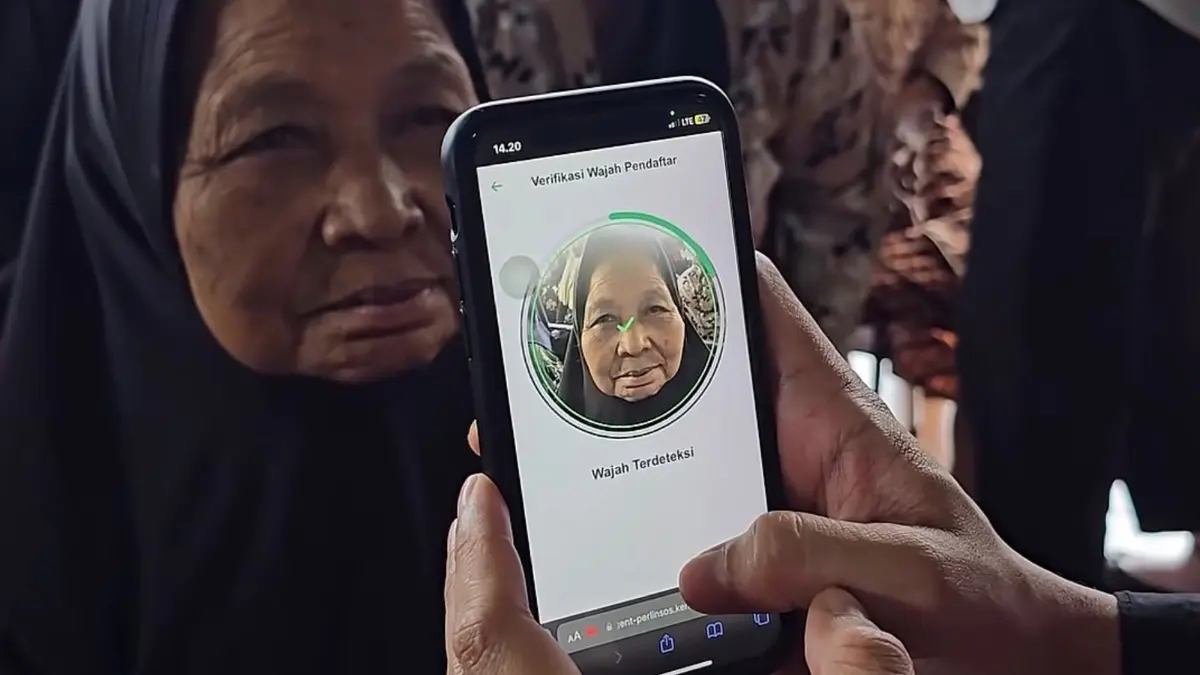 Ilustrasi penggunaan portal perlinsos untuk penyaluran bansos PKH BPNT (Instagram @kemensosri)