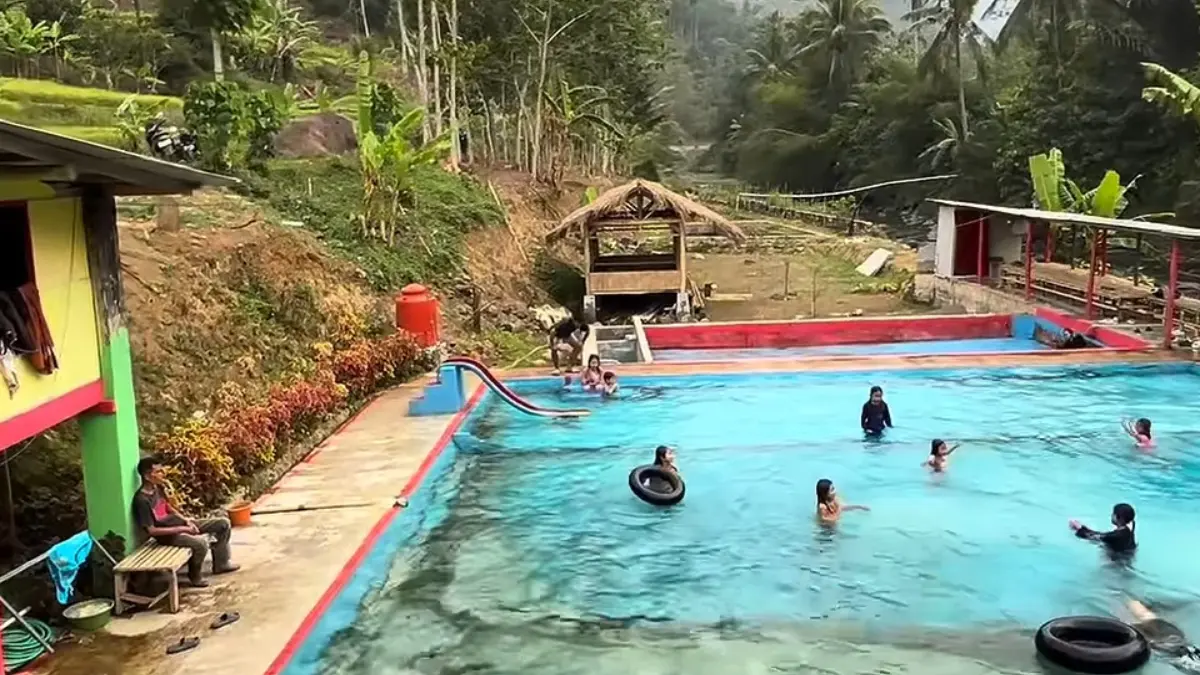 Kolam Renang Nusa Indah Batu Gede di Subang (YouTube Bang Lele)
