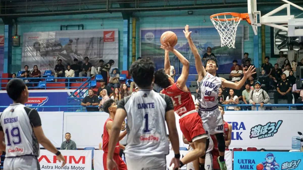 Pertandingan antara SMAN 3 Cibinong vs SMAN 12 Bekasi di Honda DBL with Kopi Good Day 2026 West Java-West Jumat, 18 September 2026. (Sofiansyah/Radar Bogor)