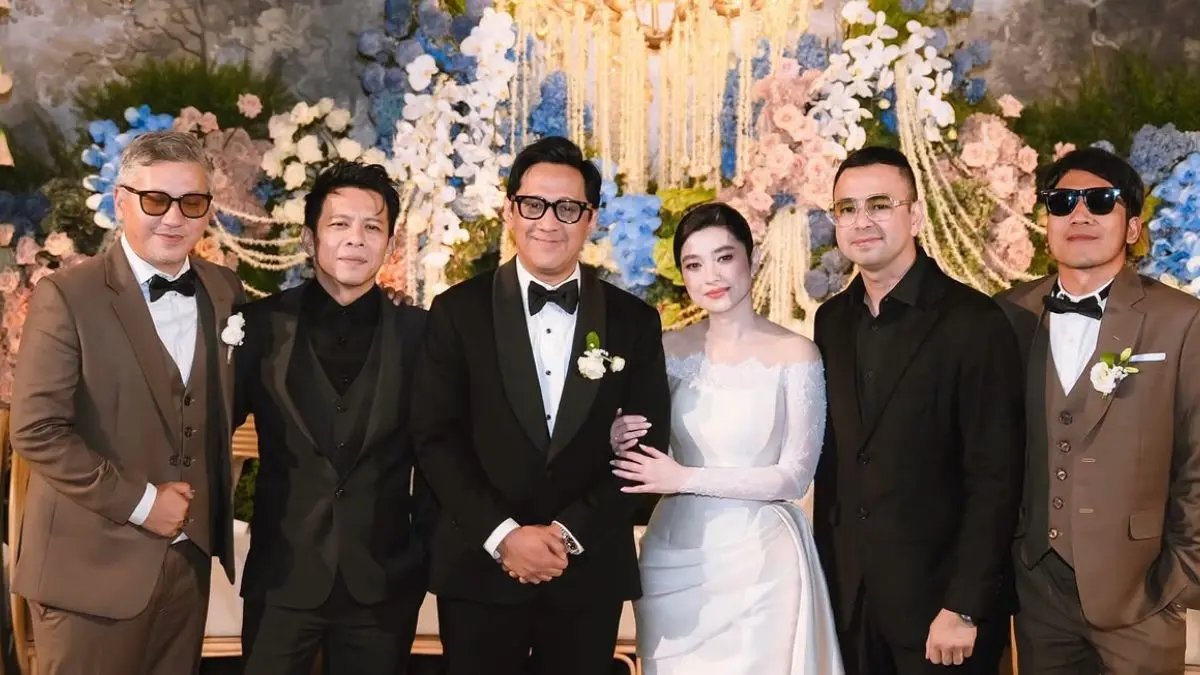 Ariel Noah hadir di acara pernikahan Andre Taulany dan Amanda Rigby. (Instagram @arielnoah)