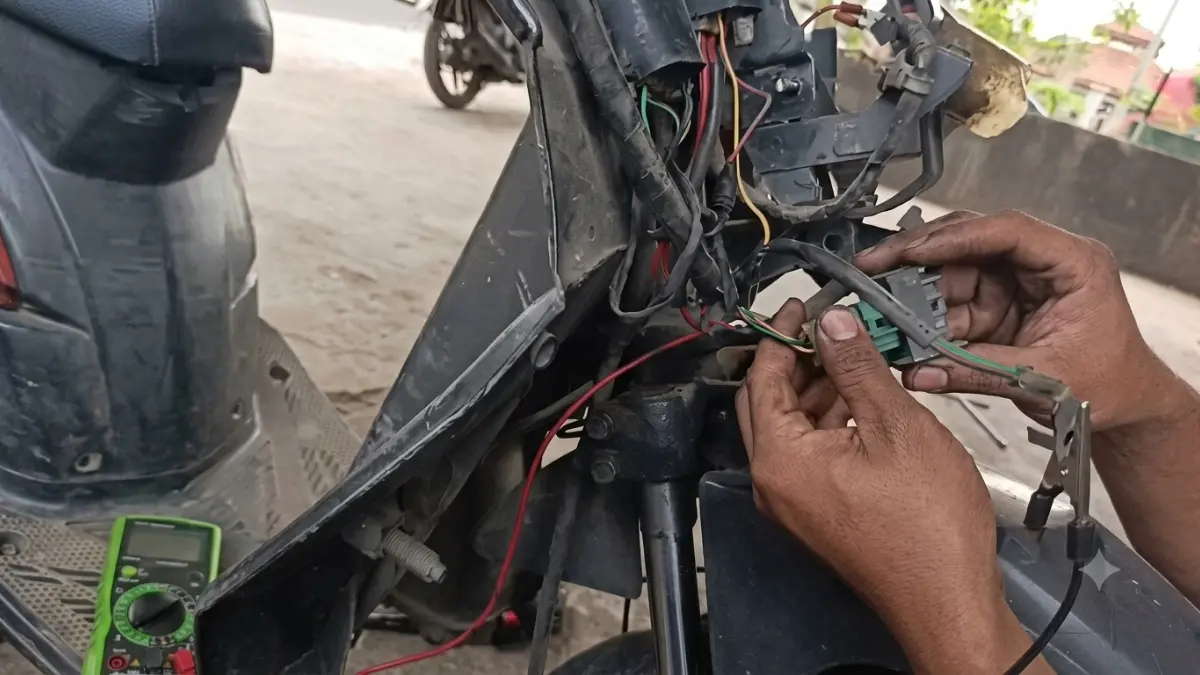 Pengecekan Kiprok pada motor brebet (YouTube Siboen channel)