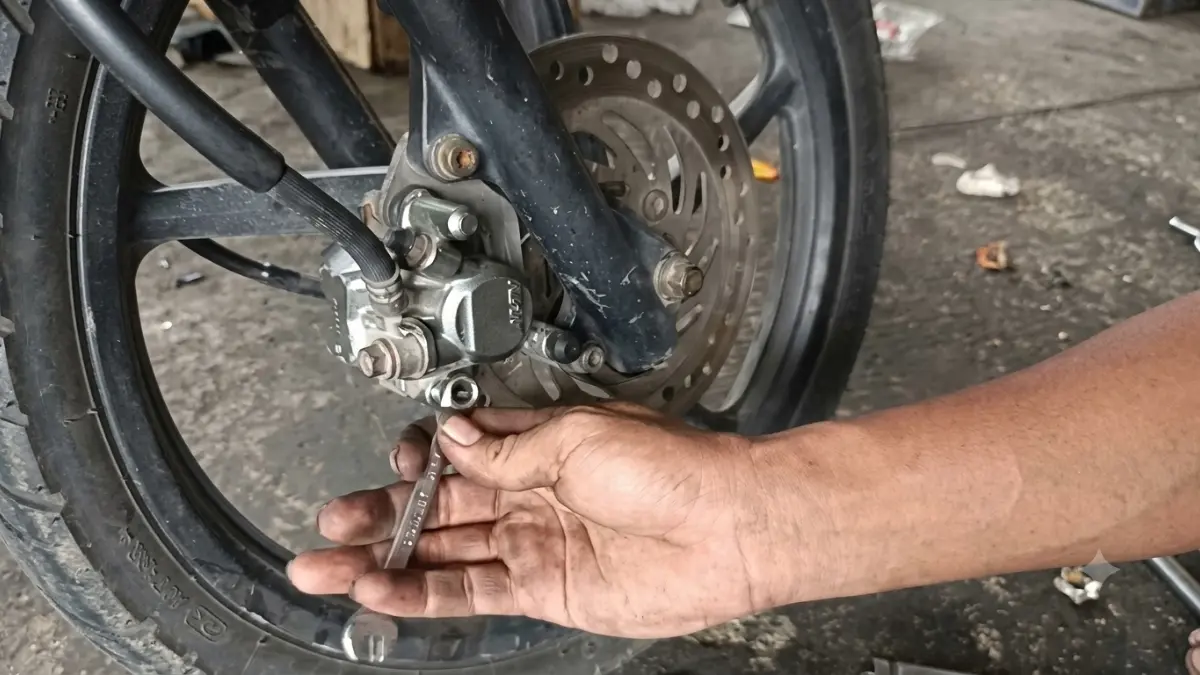 Perbaikan rem depan motor yang kurang pakem (YouTube Siboen channel)