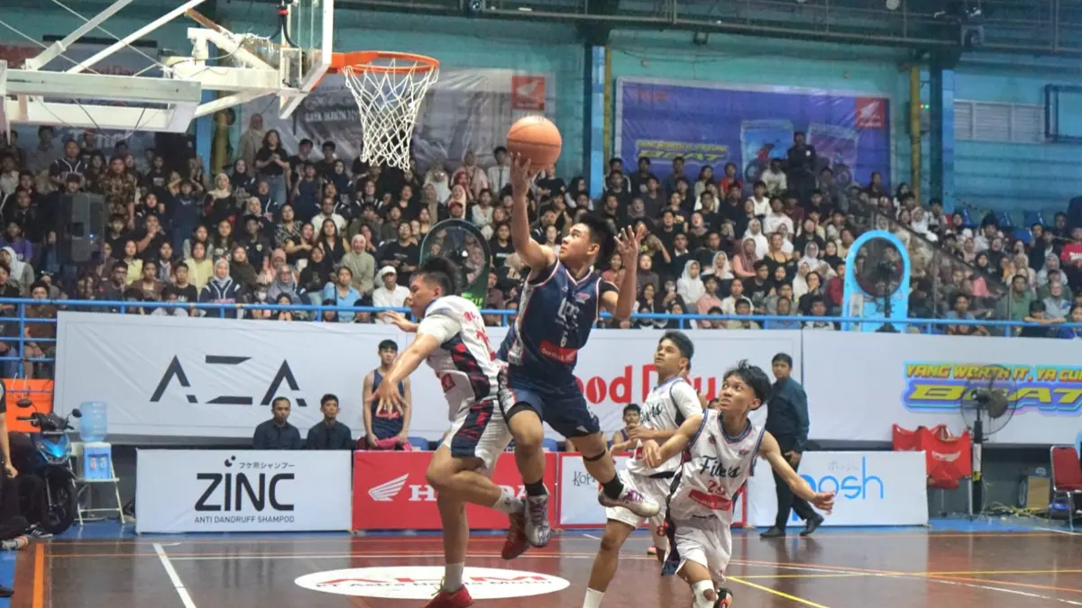 Pertandingan antara SMA Global Prestasi School (GPS) Bekasi vs SMAN 5 Kota Bogor pada final party Honda DBL with Kopi Good Day 2026 West Java-West, Senin, 21 September 2026. (Sofiansyah/Radar Bogor)