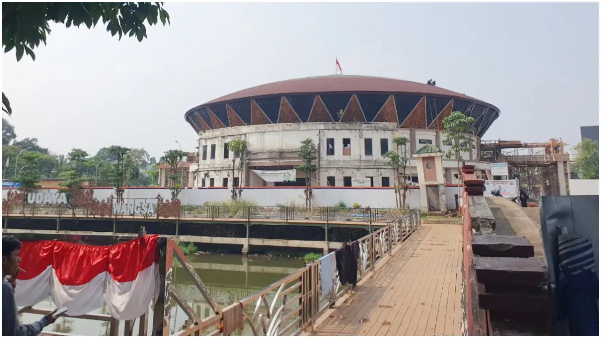 Wajah baru Gedung Bogor Creative Hub Pemkab Bogor yang masih direvitalisasi. (Foto : Billy/Radar Bogor)