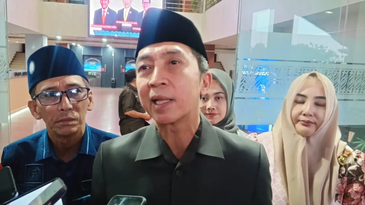 Wali Kota Bogor Dedie A Rachim saat menyampaikan keterangan kepada wartawan. (Fikri/Radar Bogor)
