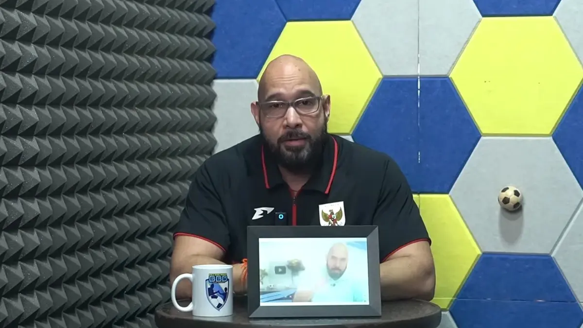 Bung Binder, pengamat sepak bola Indonesia. (Youtube Bola Bung Binder)