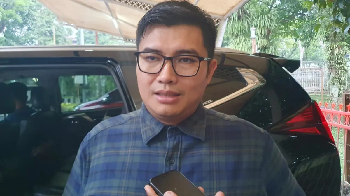 Ketua DPRD Kabupaten Bogor Sastra Winara saat menyampaikan keterangan kepada wartawan. (Billy/Radar Bogor)