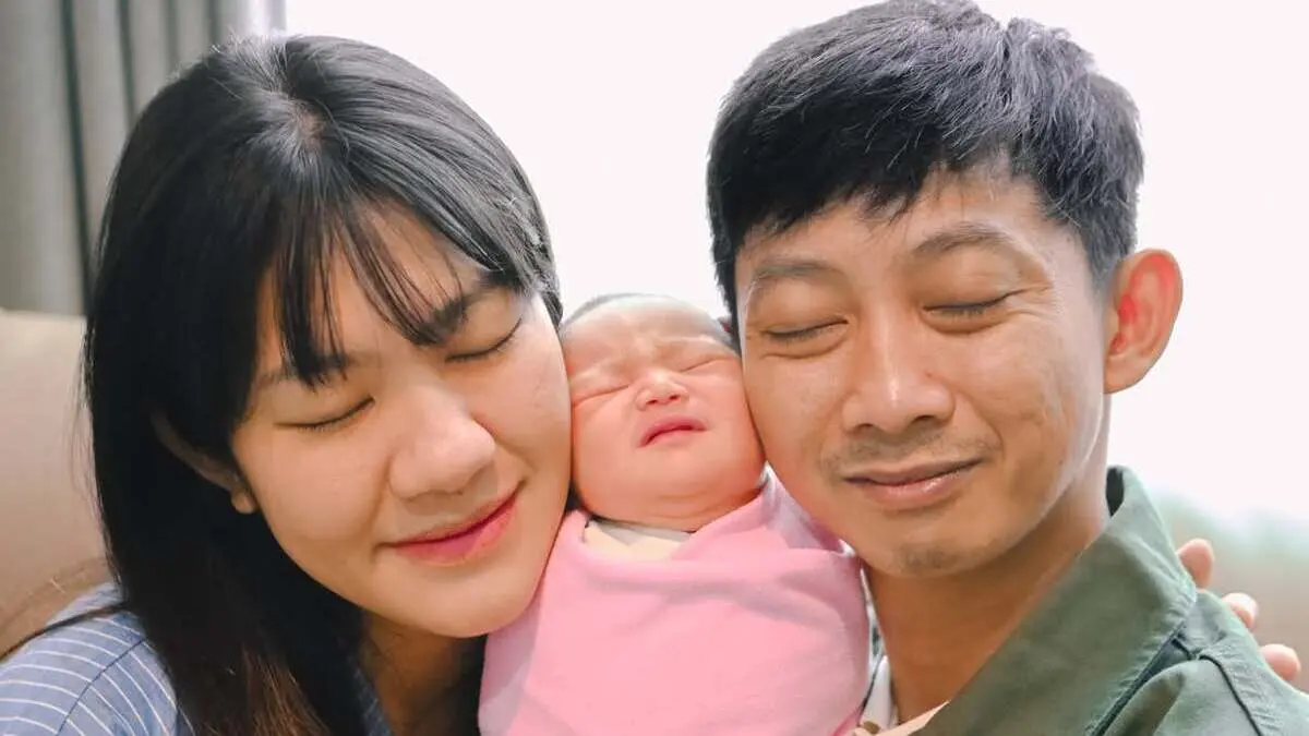 Yono Bakrie bersama istri dan anak perempuannya. Foto: Instagram