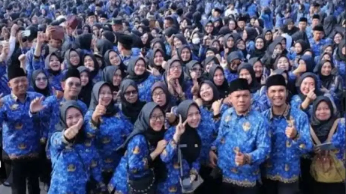 Ilustrasi PNS dengan aturan mutasi baru (Foto: Instagram/@DPR Pedia).