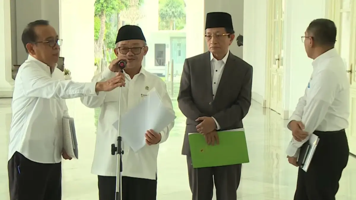 Menteri Pendidikan Dasar dan Menengah Abdul Mu’ti seusai mengikuti Rapat Terbatas (Ratas) Penerapan Pendidikan Negeri Gratis di Istana Merdeka, Jakarta, Rabu (23/9/2026).  (Sekretariat Presiden)