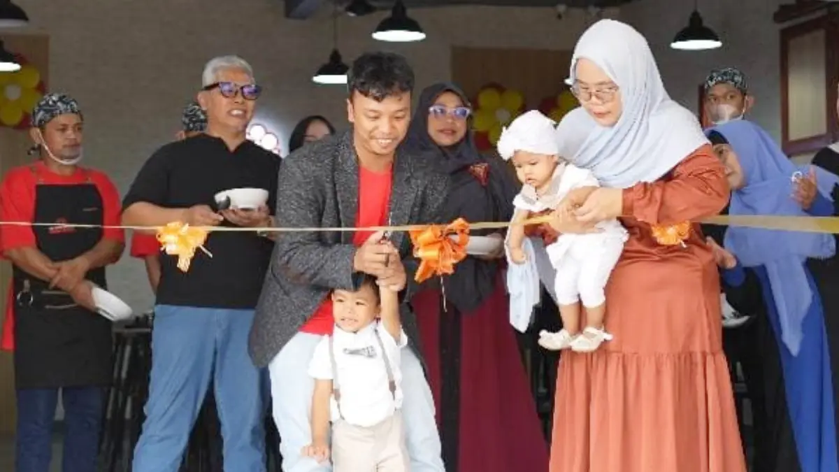 Grand opening Mie Ayam dan Bakso Wani Bumbu di Jalan Cijujung, Sukaraja, Kabupaten Bogor. (Billy/Radar Bogor)