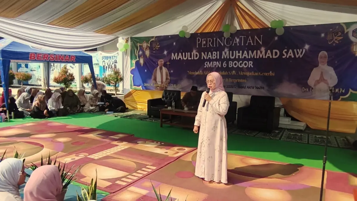Suasana khidmat peringatan Maulid Nabi Muhammad SAW 1448 H di SMPN 6 Kota Bogor. (Foto: Dokumentasi Sekolah)