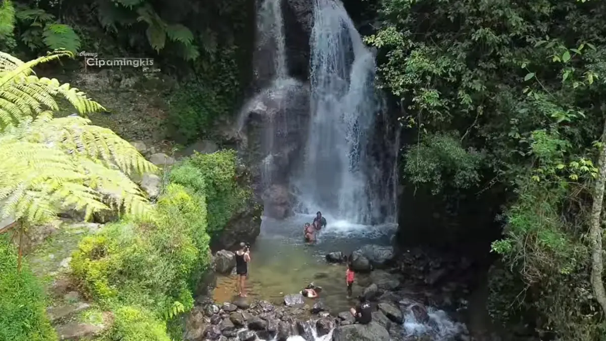 Curug Cipamingkis Bogor (YouTube Bang Edhy Ompong)
