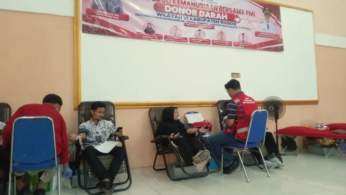 PGRI menyelenggarakan donor darah di Gunungsindur, Bogor.  (nasir/ Radar Bogor)