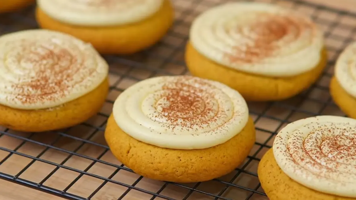 Pumpkin spice cookies (YouTube Luvita Ho)