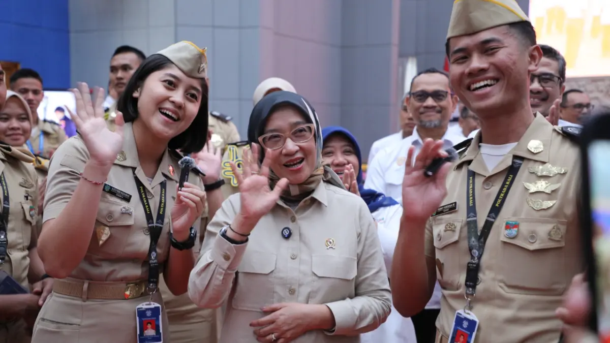 Menteri PANRB bersama taruna sekolah kedinasan (menpan.go.id)