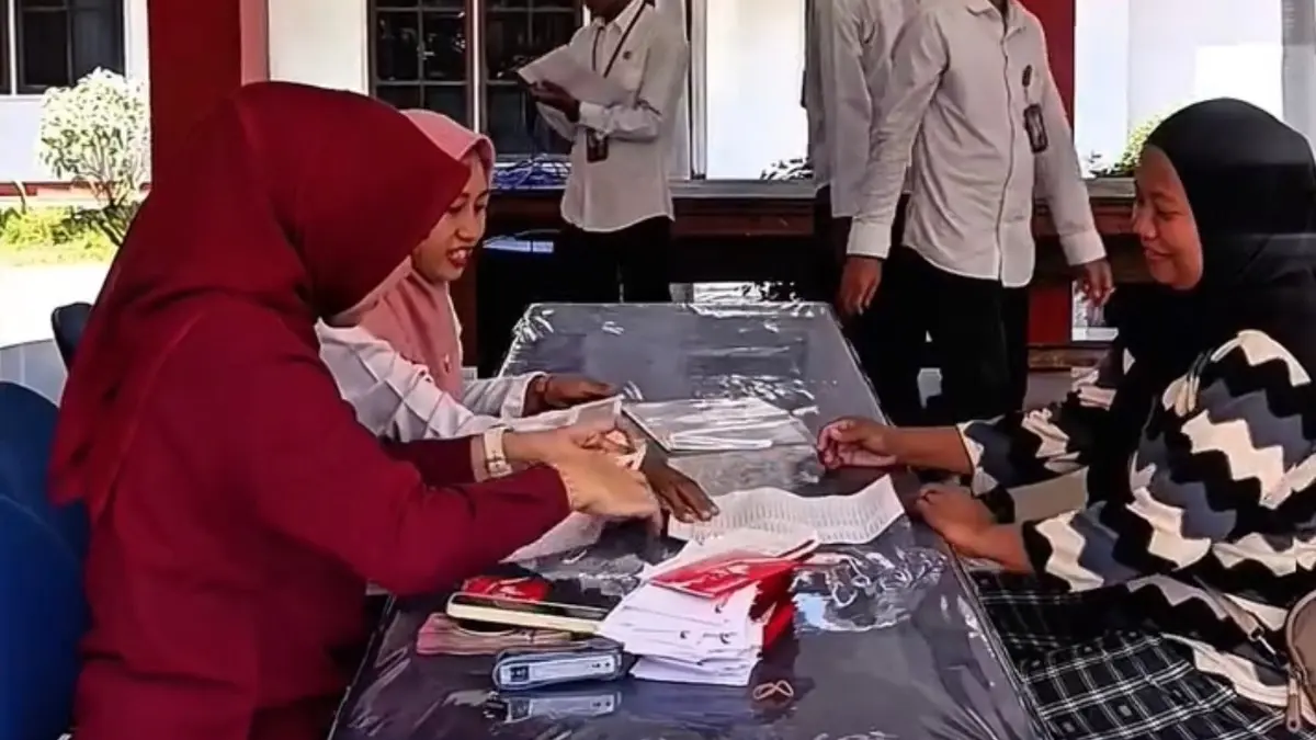 Ilustrasi penyaluran bansos PKH BPNT kepada KPM (Instagram @kecamatankaliwatesjember)