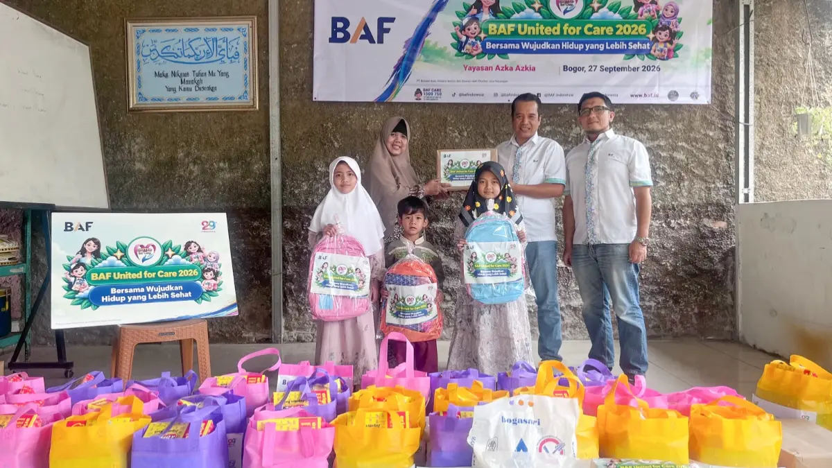 Karyawan PT Bussan Auto Finance (BAF) berinteraksi dan berbagi kebahagiaan dengan anak-anak dalam program BAF United for Care 2026. (Dok. BAF)
