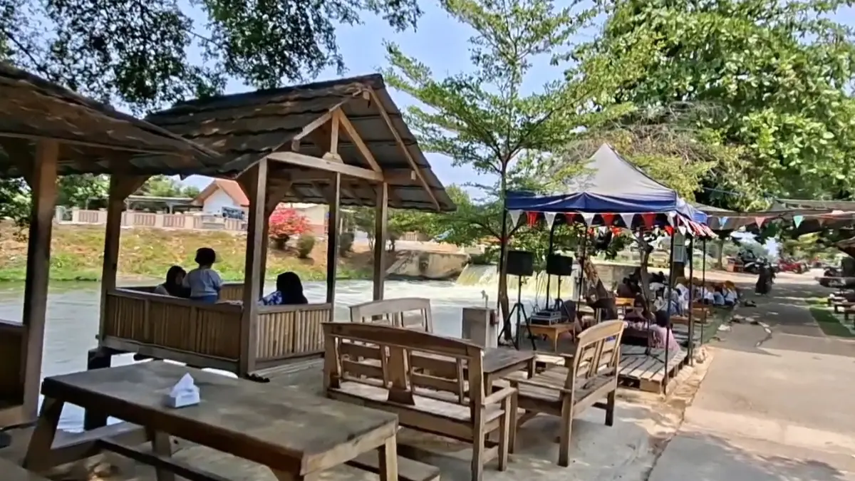 Kuliner di Resto Sambel Bledagz Karawang (YouTube Plesiran asik)