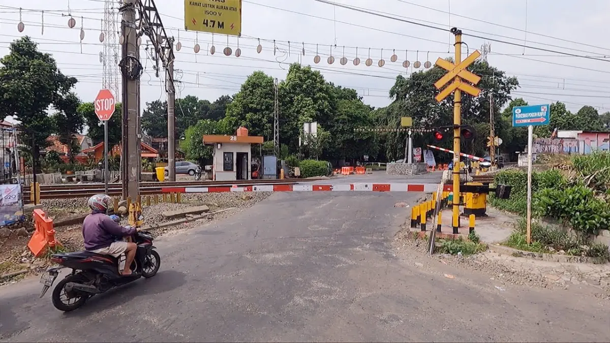 Perlintasan sebidang kereta di Kebon Pedes Bogor yang rencananya bakal dibangun flyover. (Dok. Radar Bogor)