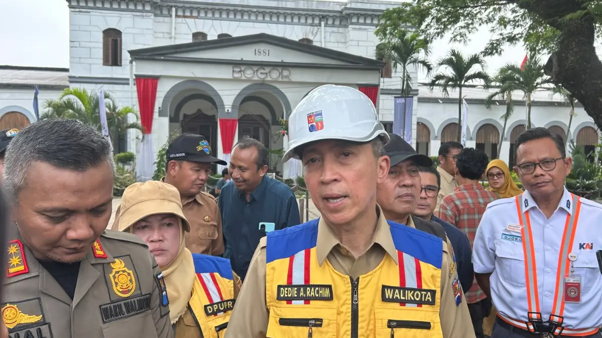 Wali Kota Bogor Dedie A Rachim saat menyampaikan keterangan. (Fauzan/Radar Bogor)