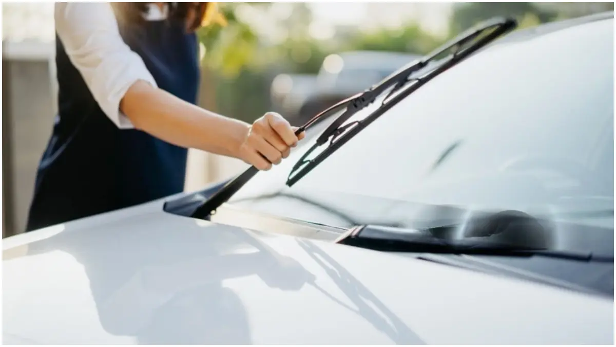 Ilustrasi wiper mobil dari bahan silikon. (Foto : istockphoto.com)