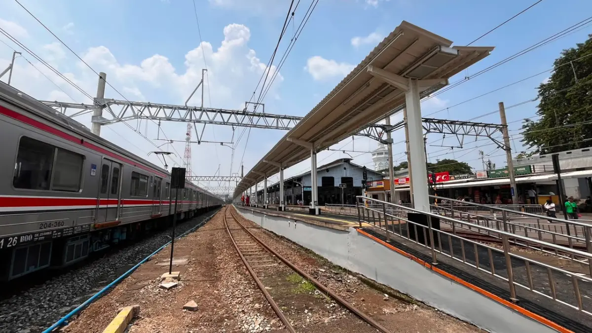 Penampakan kanopi di peron 4 dan 6 Stasiun Bogor. (Foto : Dzikry/Radar Bogor)