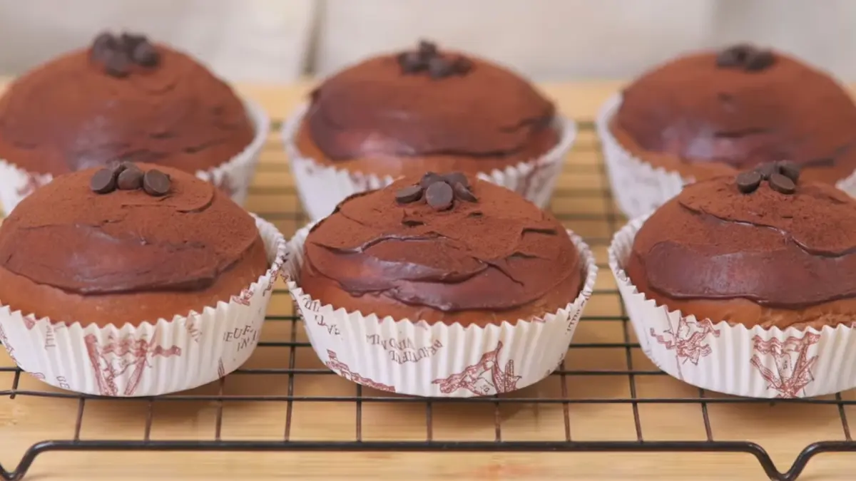 Dirty Chocolate Bun (YouTube Luvita Ho)