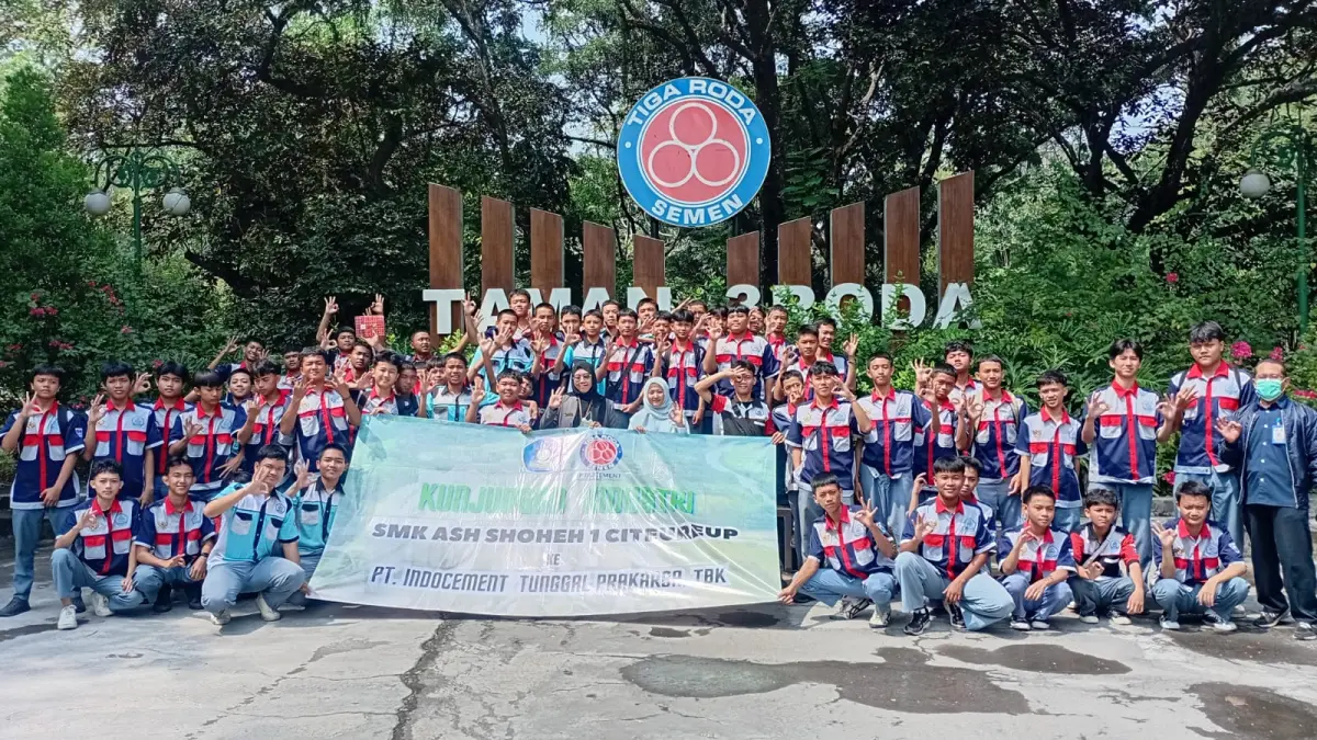 Kunjungan industri SMK Ash Shoheh 1 ke Indocement Citeureup Bogor.