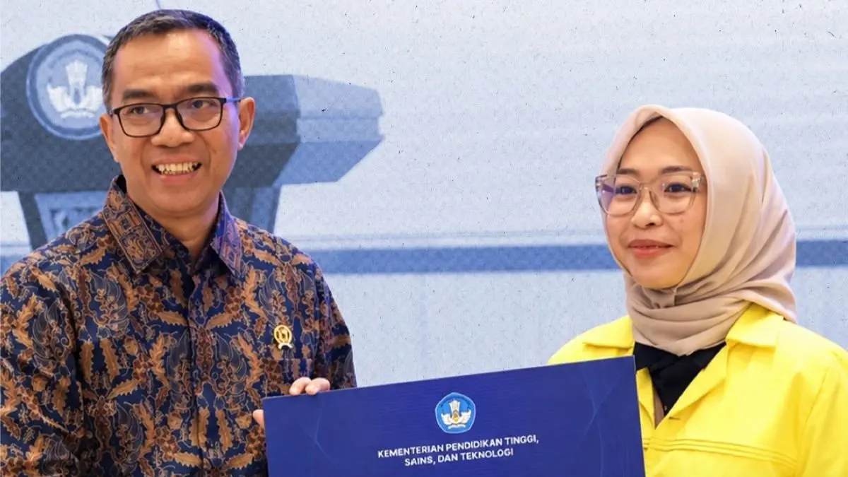 Simbolis penyerahan KIP Kuliah tahun 2026 (Instagram @bakom.ri)