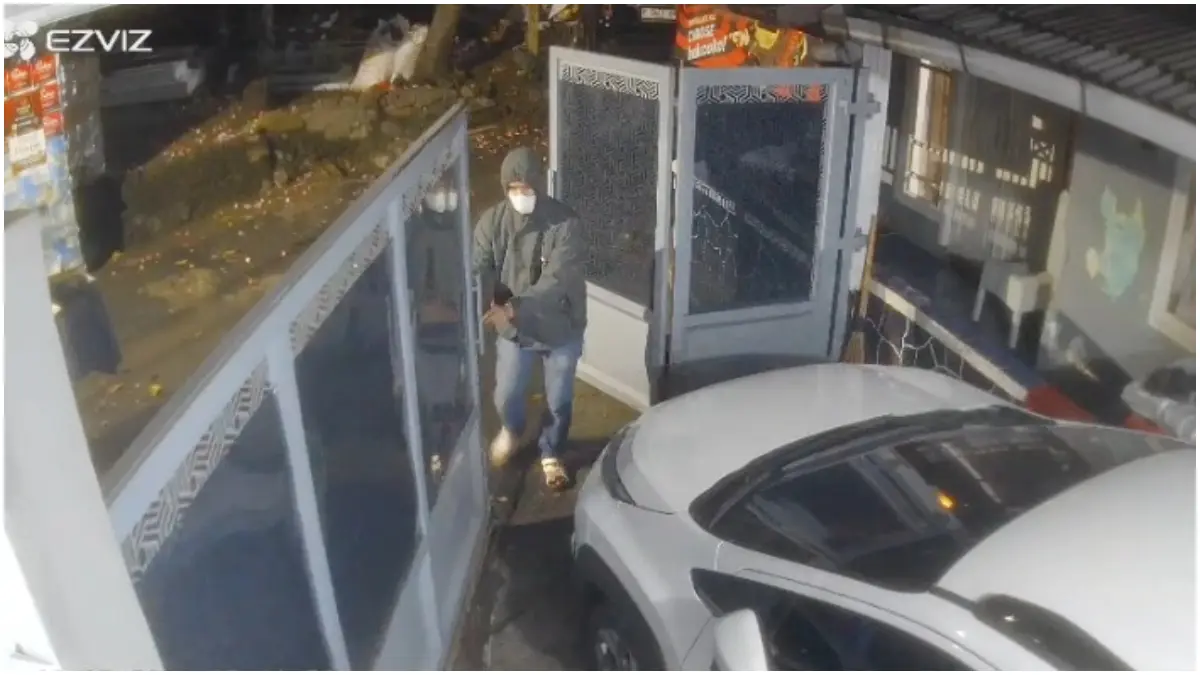 Tangkapan layar CCTV aksi curanmor di kawasan Kampung Palasari Wangun, Kelurahan Sindangsari, Kecamatan Bogor Timur, Kota Bogor.