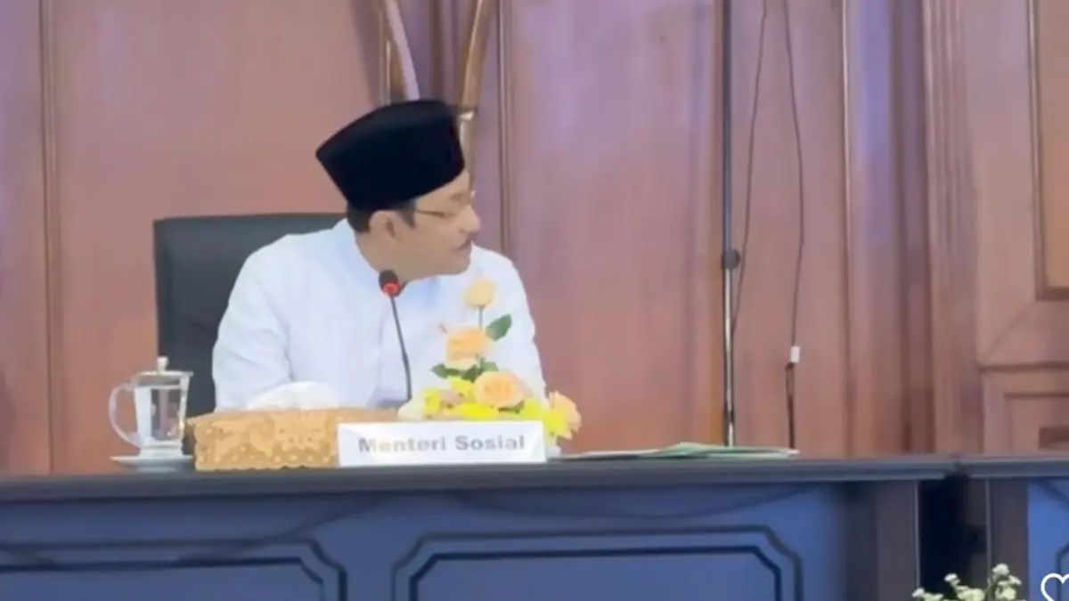 Mensos Gus Ipul saat membahas Perlinsos Digital (Instagram @kemensosri)