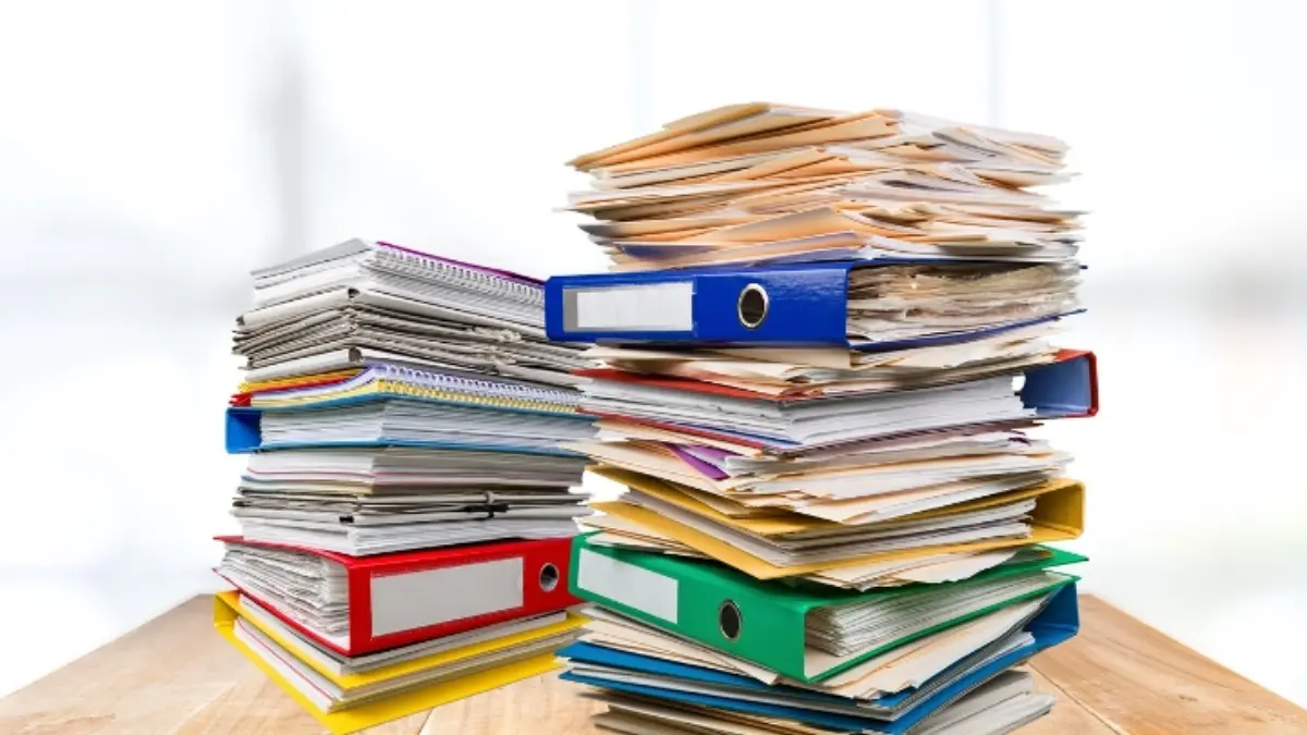 Ilustrasi berkas administrasi CPNS dalam bentuk hardcopy (Foto: Pixabay/RosZie).
