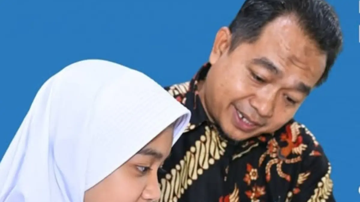 Ilustrasi guru mengajar siswa penerima TPG 2026. (Instagram @kemendikdasmen)