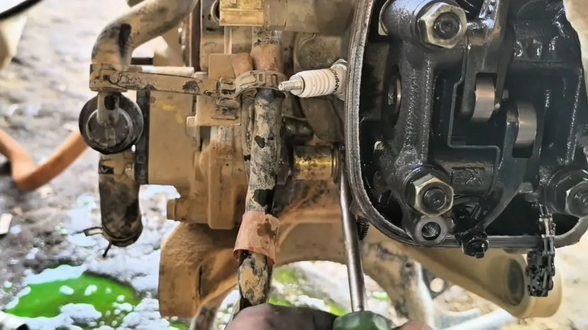 Perbaikan mesin Vario techno (YouTube Montir pemula)