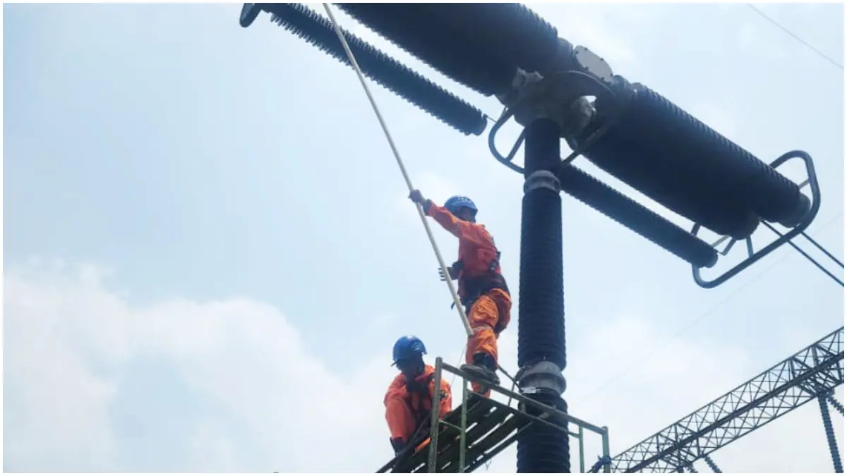 PLN UPT Karawang melaksanakan Pemeliharaan Rutin 2 Tahunan Bay 7AB4 GITET 500 kV Deltamas