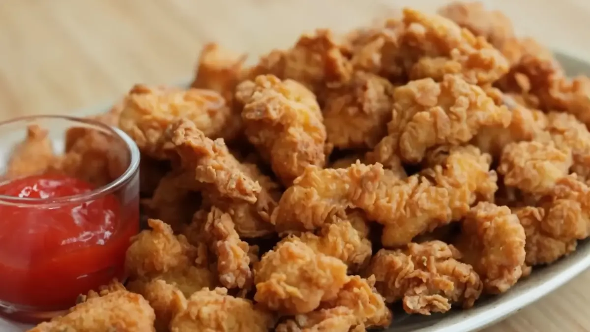 Camilan popcorn chicken (YouTube Devina Hermawan)