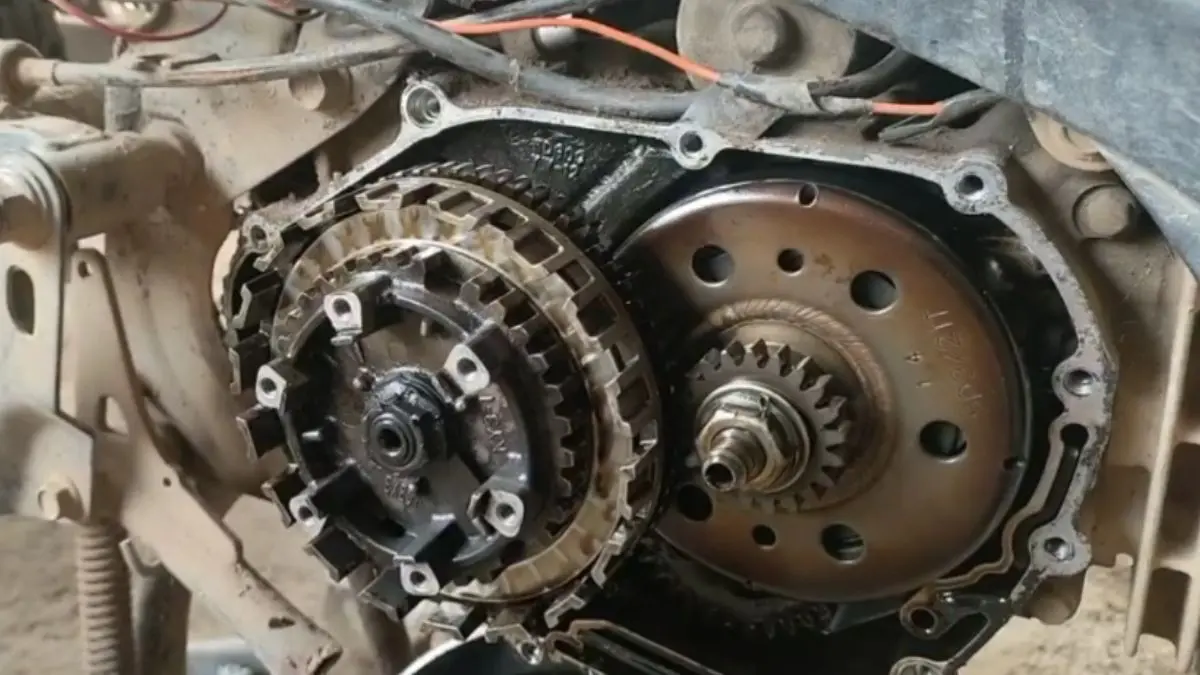 Perbaikan persneling motor yang macet (YouTube Mulya motor)